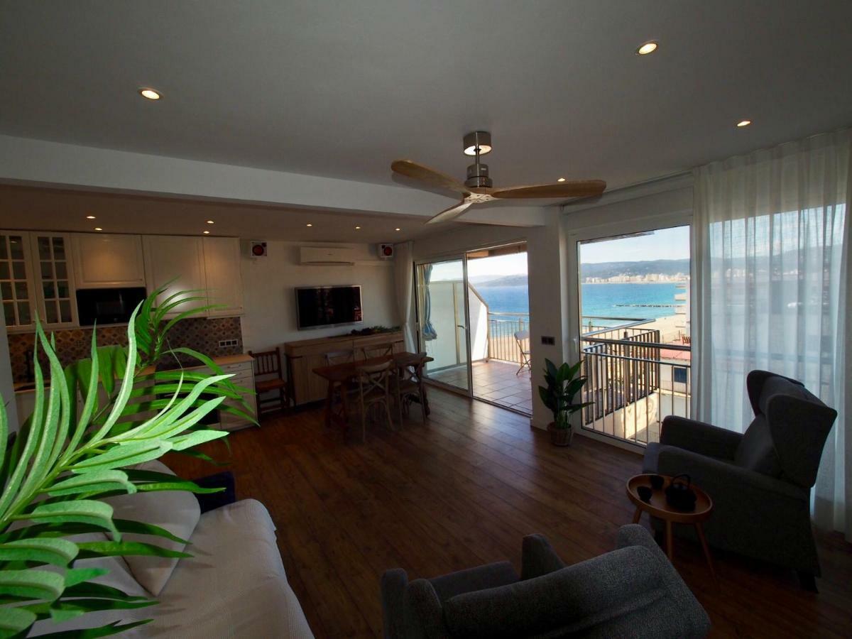 Seafront Apartment In Паламос Екстериор снимка