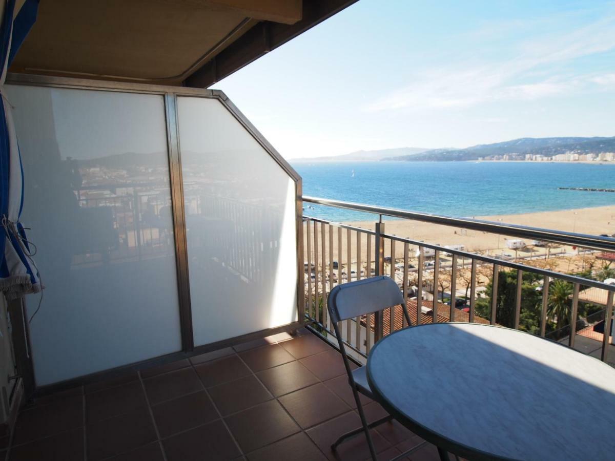 Seafront Apartment In Паламос Екстериор снимка