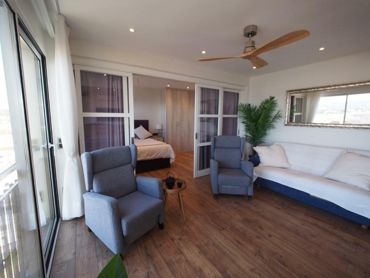 Seafront Apartment In Паламос Екстериор снимка