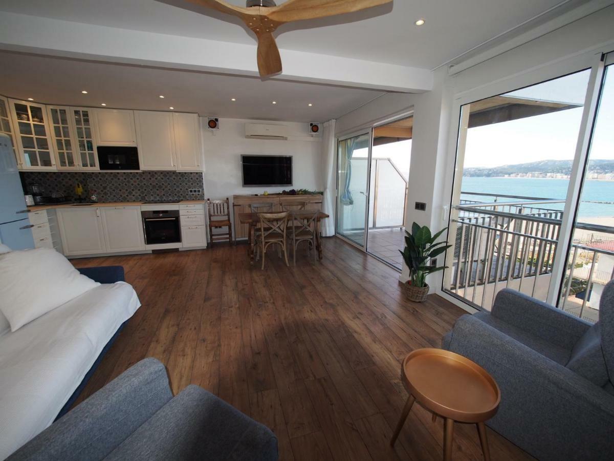 Seafront Apartment In Паламос Екстериор снимка