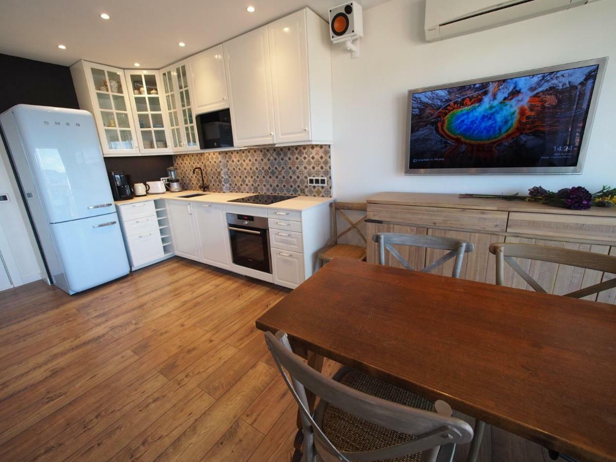 Seafront Apartment In Паламос Екстериор снимка