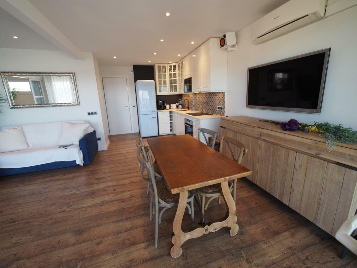 Seafront Apartment In Паламос Екстериор снимка