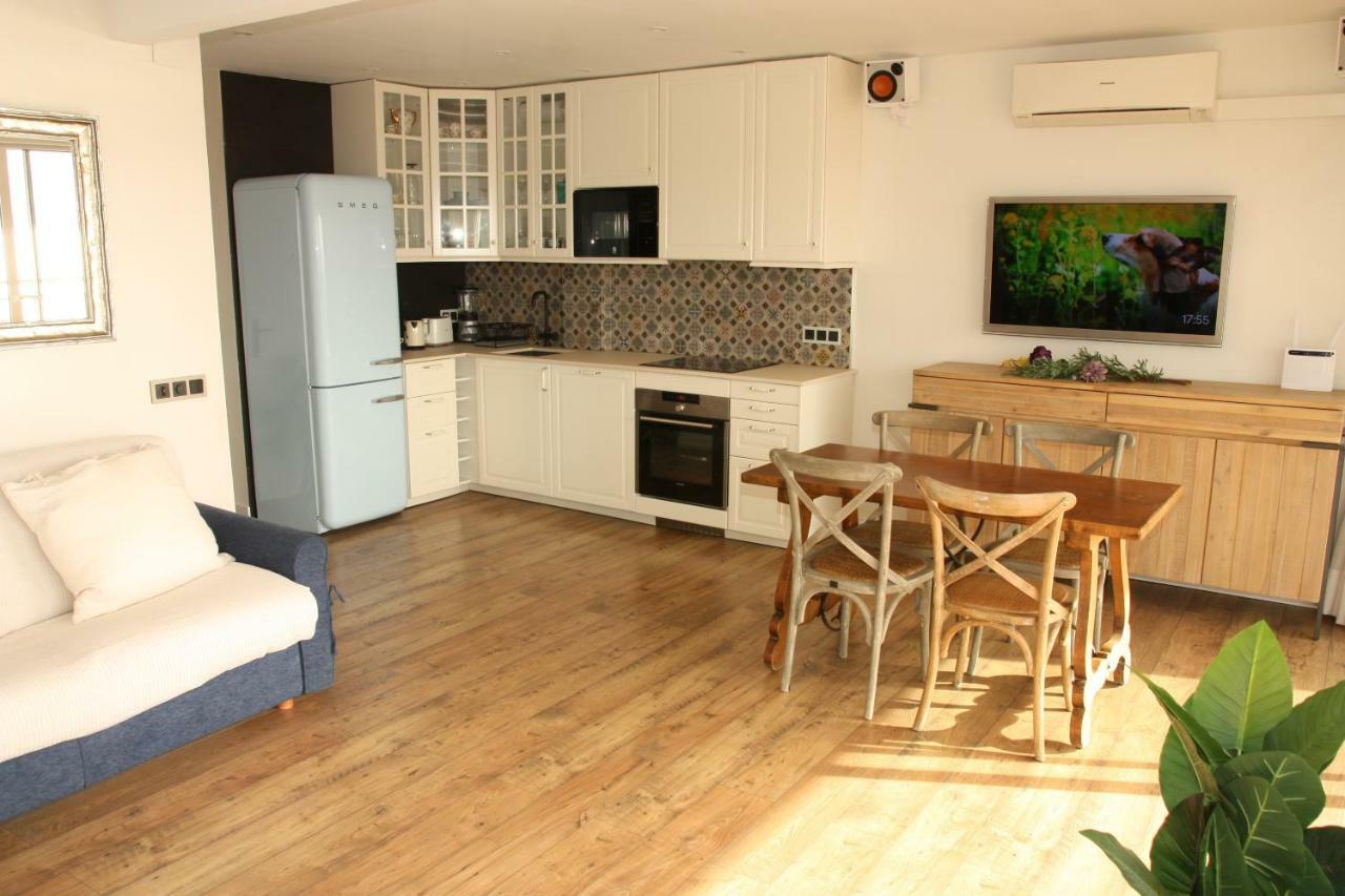 Seafront Apartment In Паламос Екстериор снимка