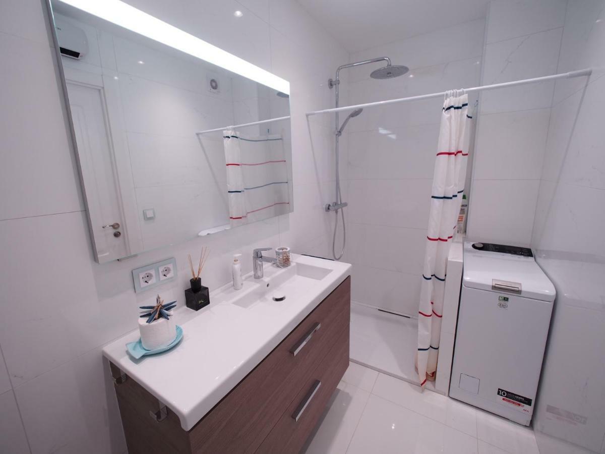 Seafront Apartment In Паламос Екстериор снимка
