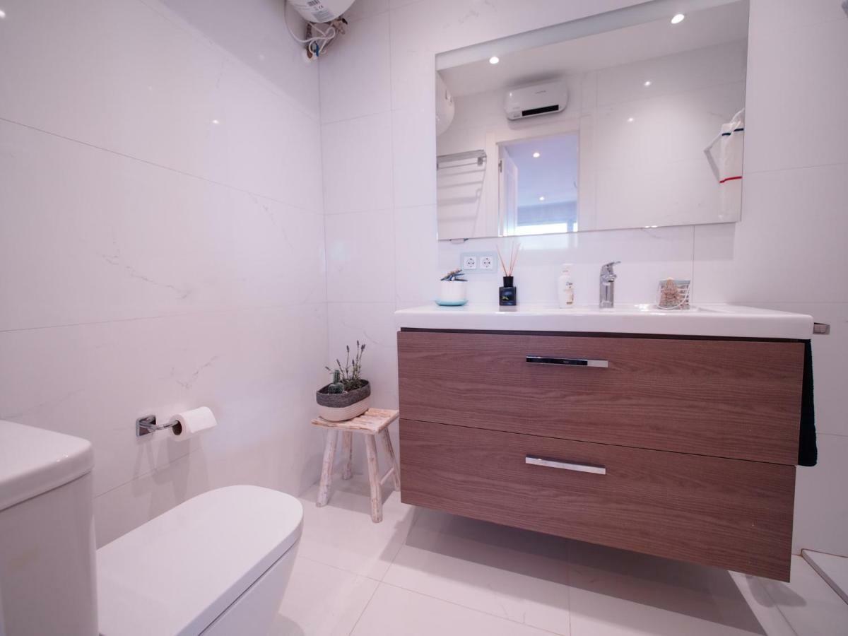 Seafront Apartment In Паламос Екстериор снимка