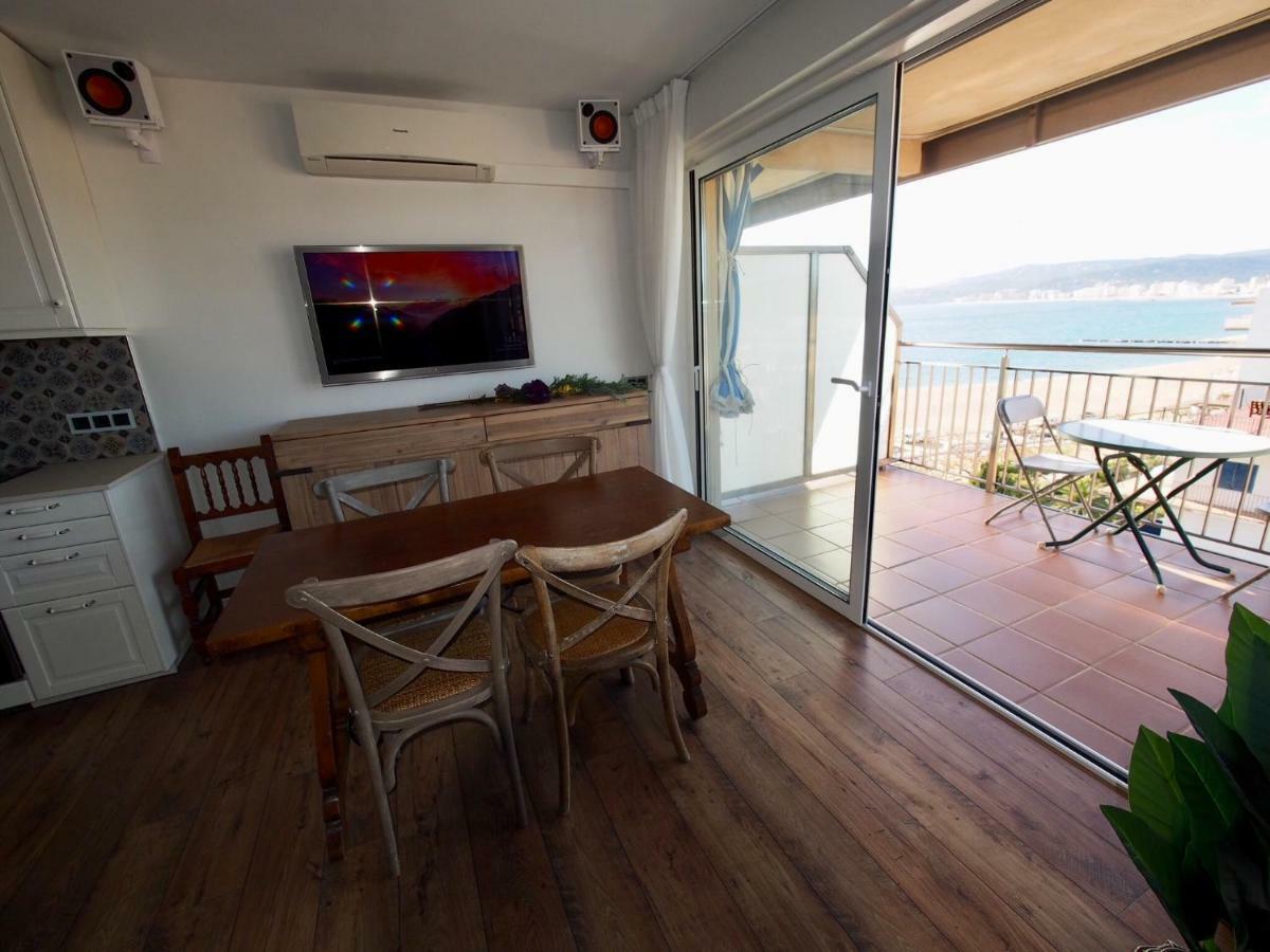 Seafront Apartment In Паламос Екстериор снимка