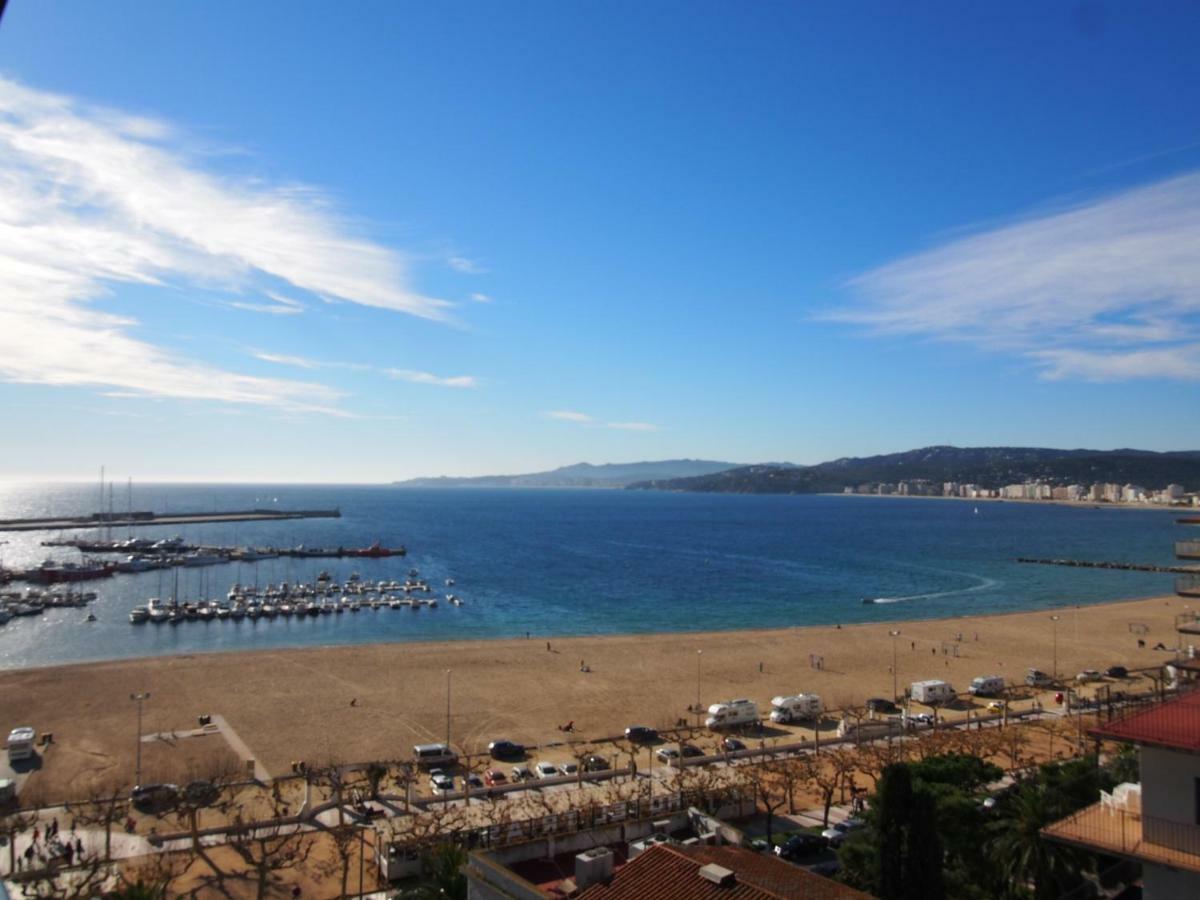 Seafront Apartment In Паламос Екстериор снимка
