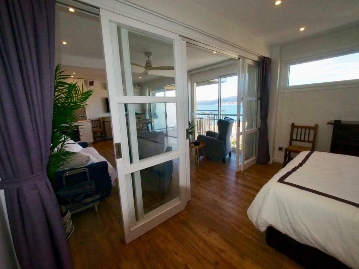Seafront Apartment In Паламос Екстериор снимка