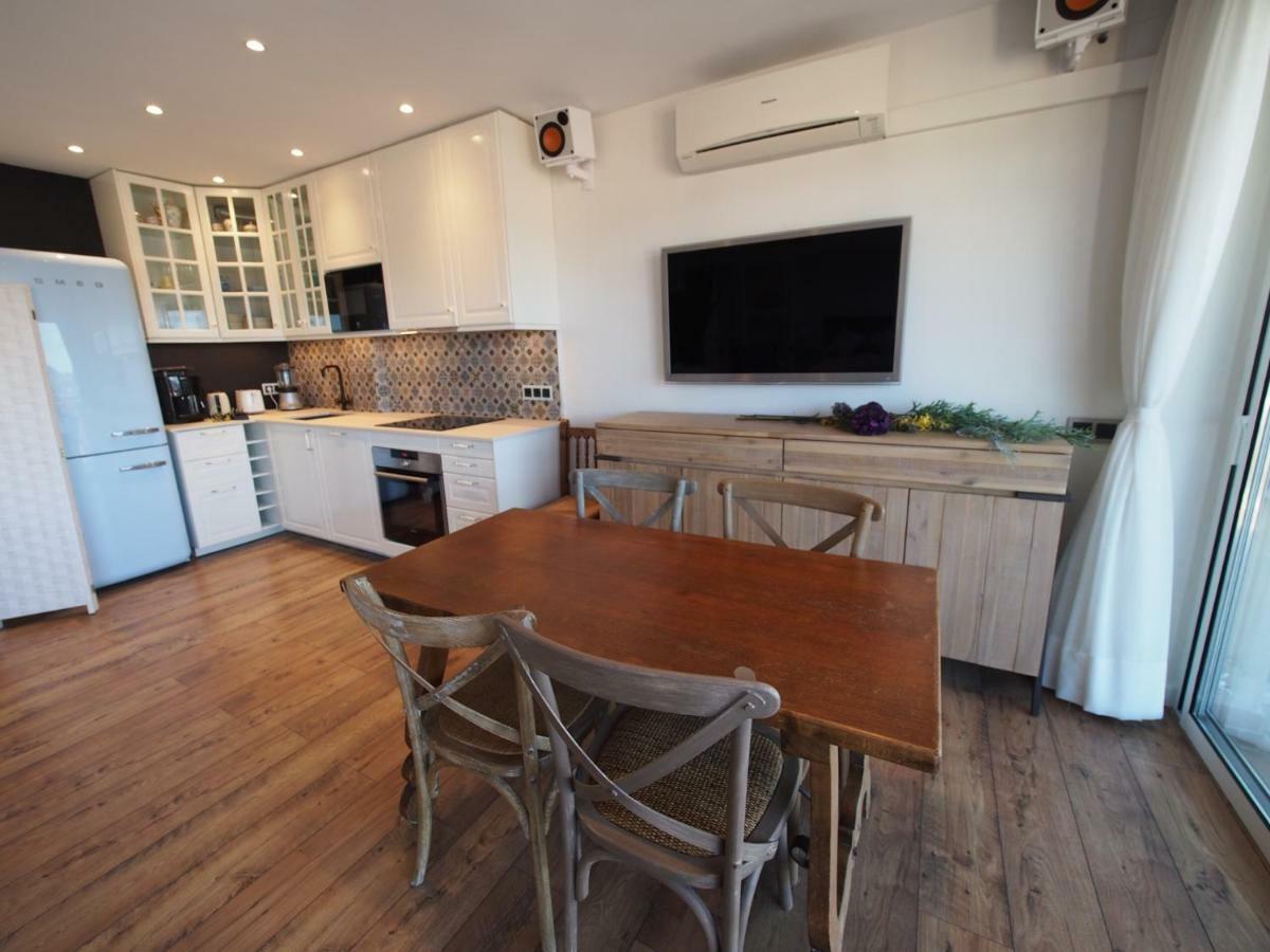 Seafront Apartment In Паламос Екстериор снимка