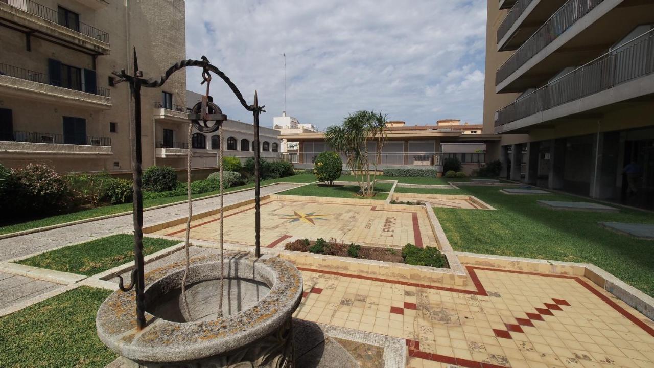 Seafront Apartment In Паламос Екстериор снимка